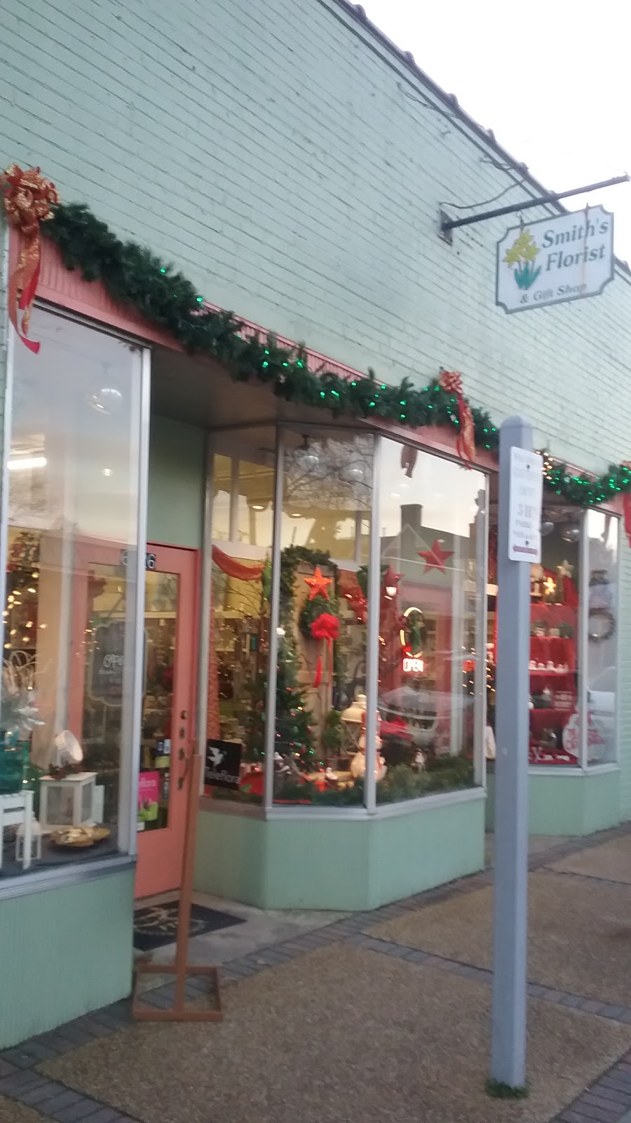 Smiths Florist & Gift Shoppe | 6626 Main St, Gloucester, VA 23061, USA | Phone: (804) 693-2010