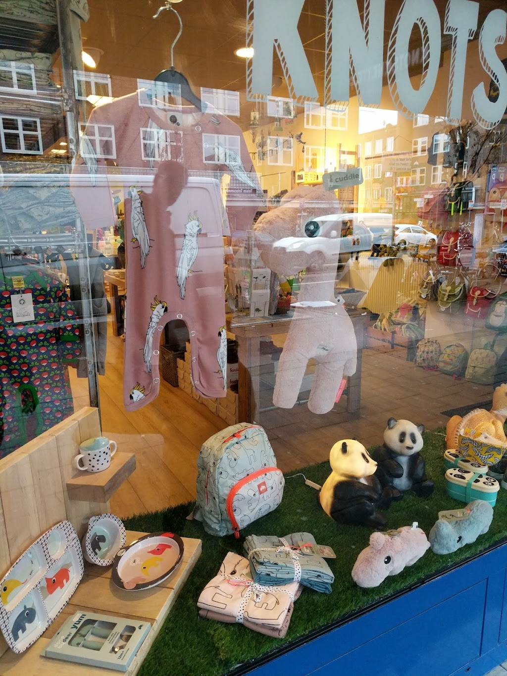 Knotsknetter | Jan Evertsenstraat 100, 1056 EH Amsterdam, Netherlands | Phone: 020 737 0600