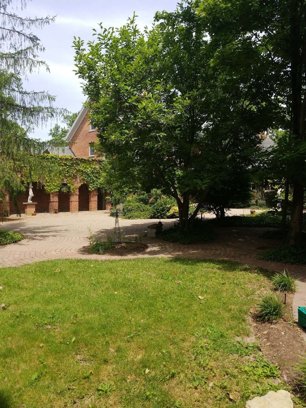 Brian Manor | 129 OH-122, Lebanon, OH 45036, USA | Phone: (513) 836-3071