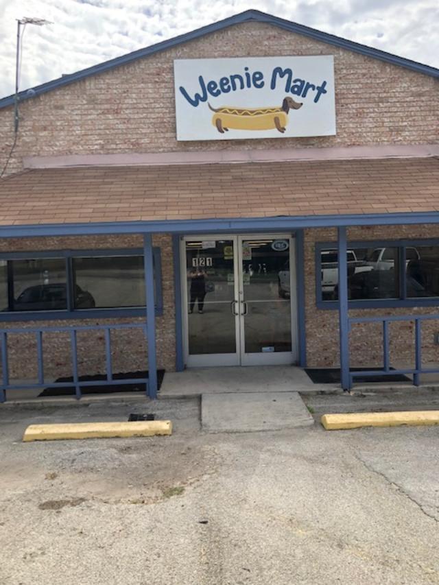 Weenie Mart | 121 Gallagher Rd, McQueeney, TX 78123, USA | Phone: (830) 463-5229