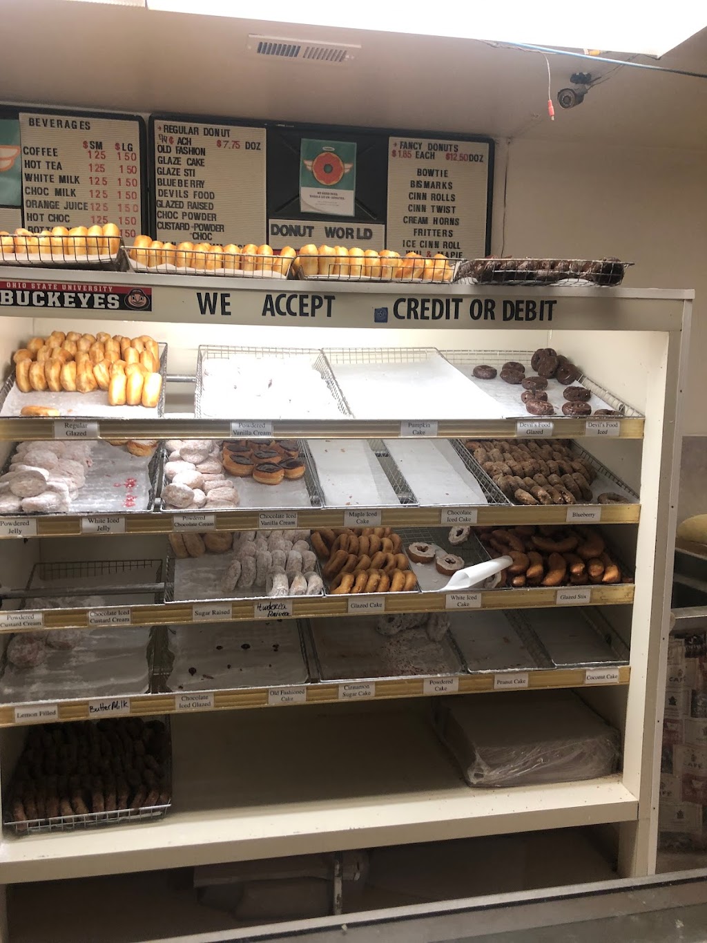 Donut World | 601 N Broad St, Lancaster, OH 43130, USA | Phone: (740) 653-4888