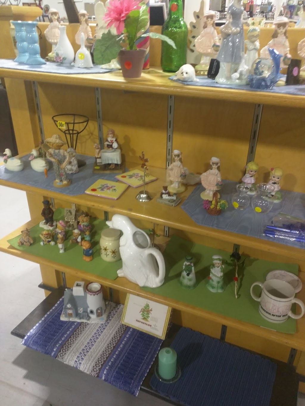 Shalom Thrift Shop | 1515 1st Ave E, Cambridge, MN 55008, USA | Phone: (763) 689-0348