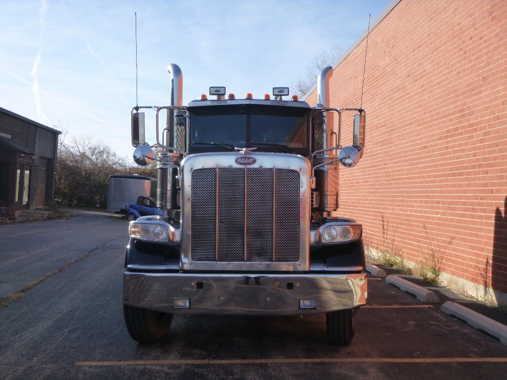 SelecTrucks of Chicago | 2333 W 25th Ave Suite A, Gary, IN 46404, USA | Phone: (800) 589-8985