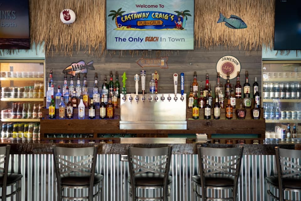 Castaway Craigs Pub & Grub | 2114 Grandview Rd, Craig Beach, OH 44429, USA | Phone: (330) 557-9005