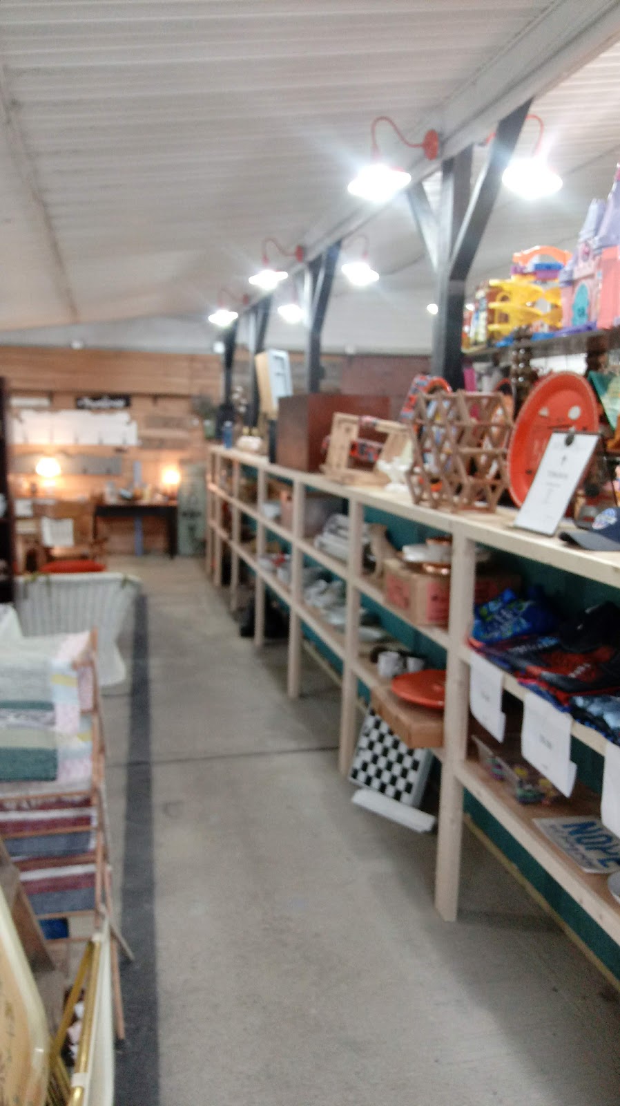 The Happy Seal Vintage Shop | 6387 Avon Lake Rd Route 83, Medina, OH 44256, USA | Phone: (440) 225-6427