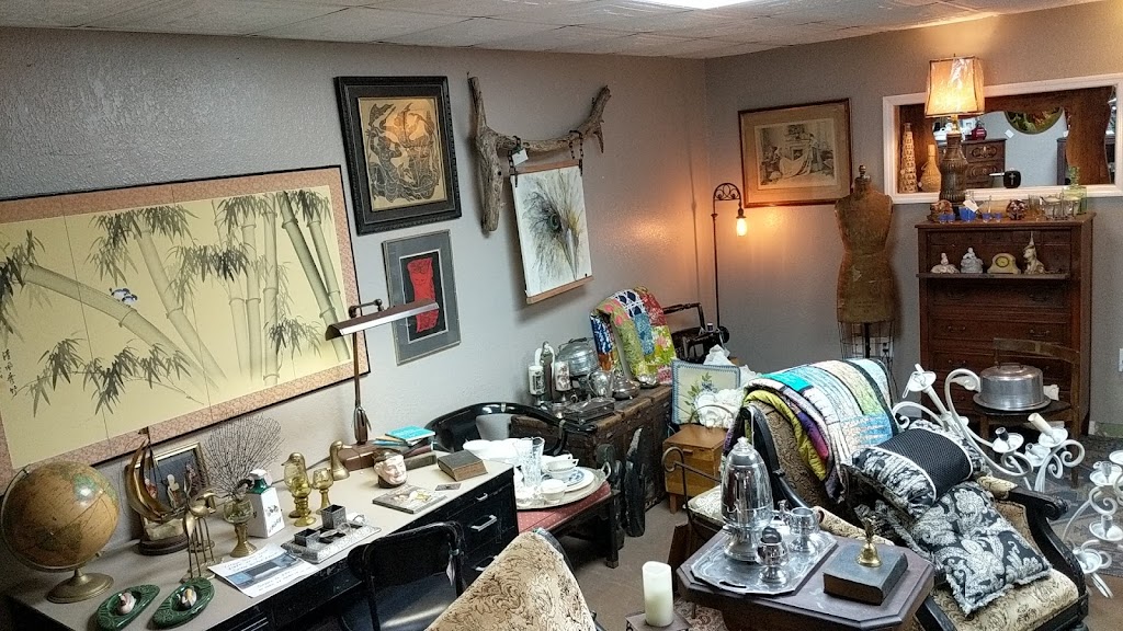 22 Moons Antiques | 3102 Lithia Pinecrest Rd, Valrico, FL 33596, USA | Phone: (813) 278-5213