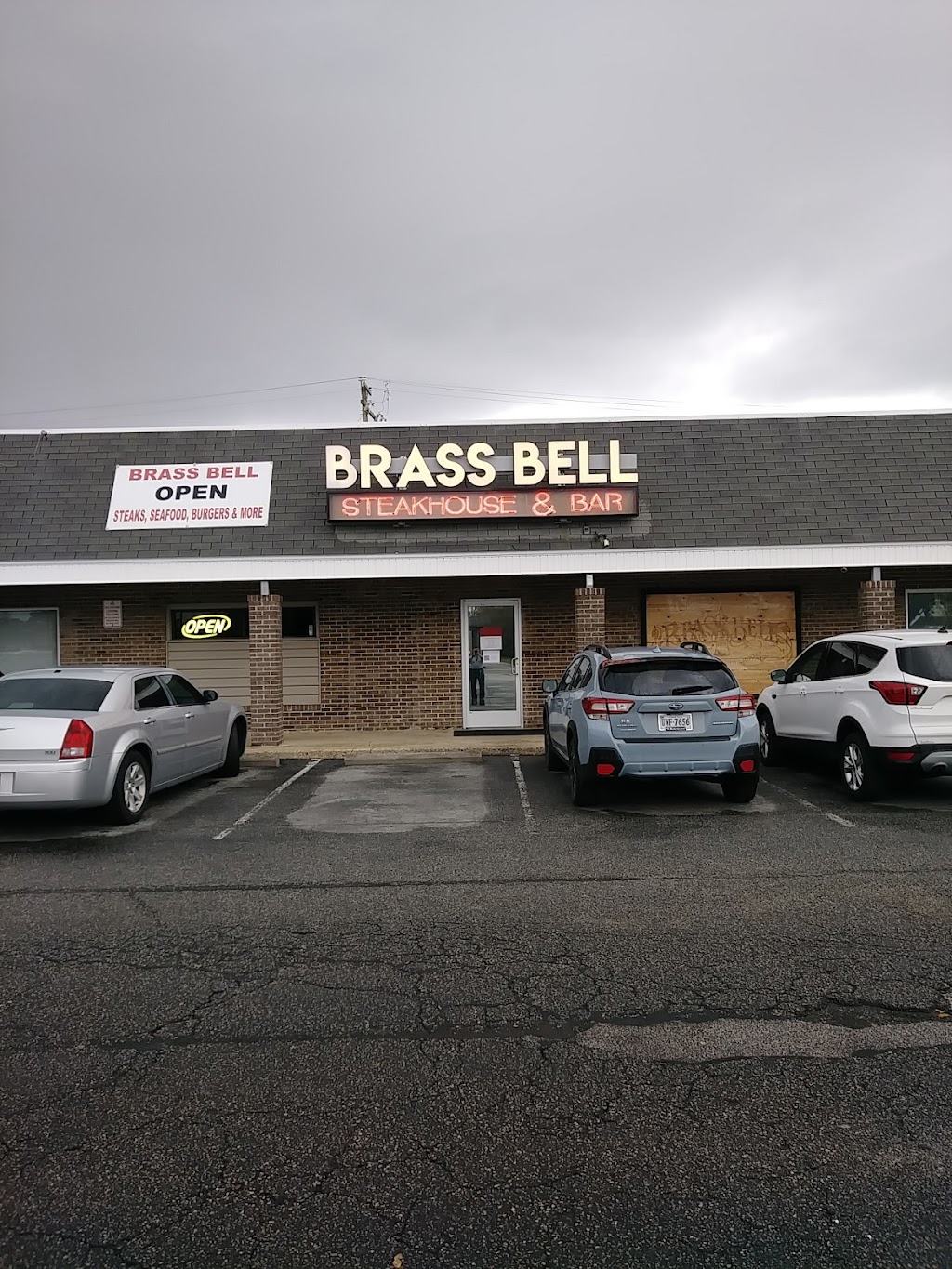 Brass Bell Steakhouse | 1628 Independence Blvd, Virginia Beach, VA 23455, USA | Phone: (757) 464-2720