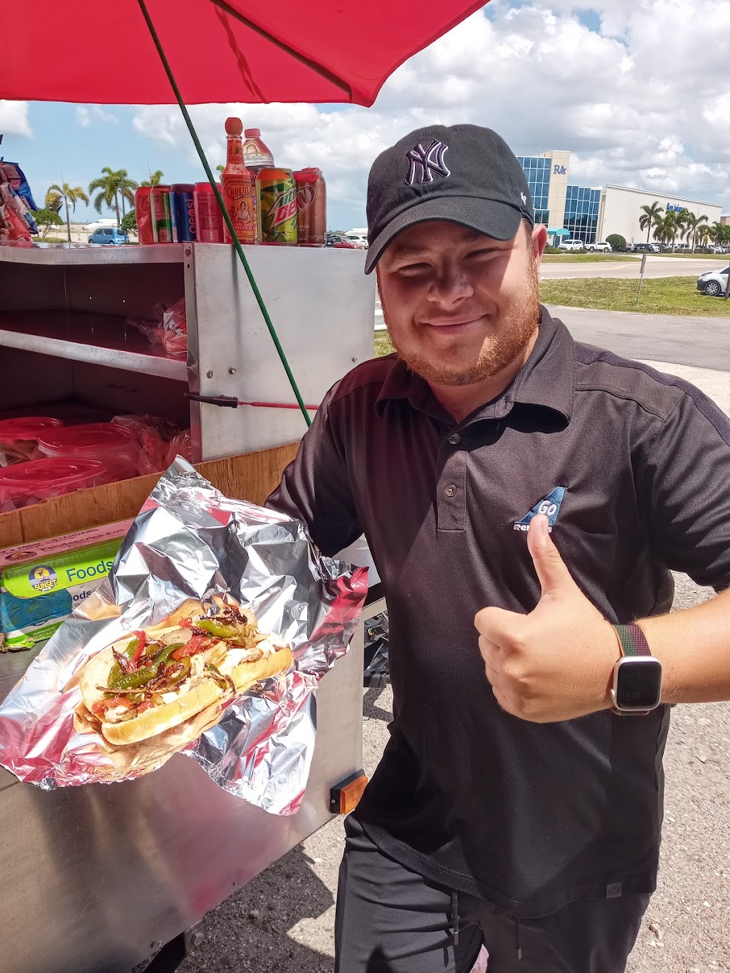 Junkyard Dawgs Food Stand | 8251 15th St E, Sarasota, FL 34243, USA | Phone: (941) 545-4612