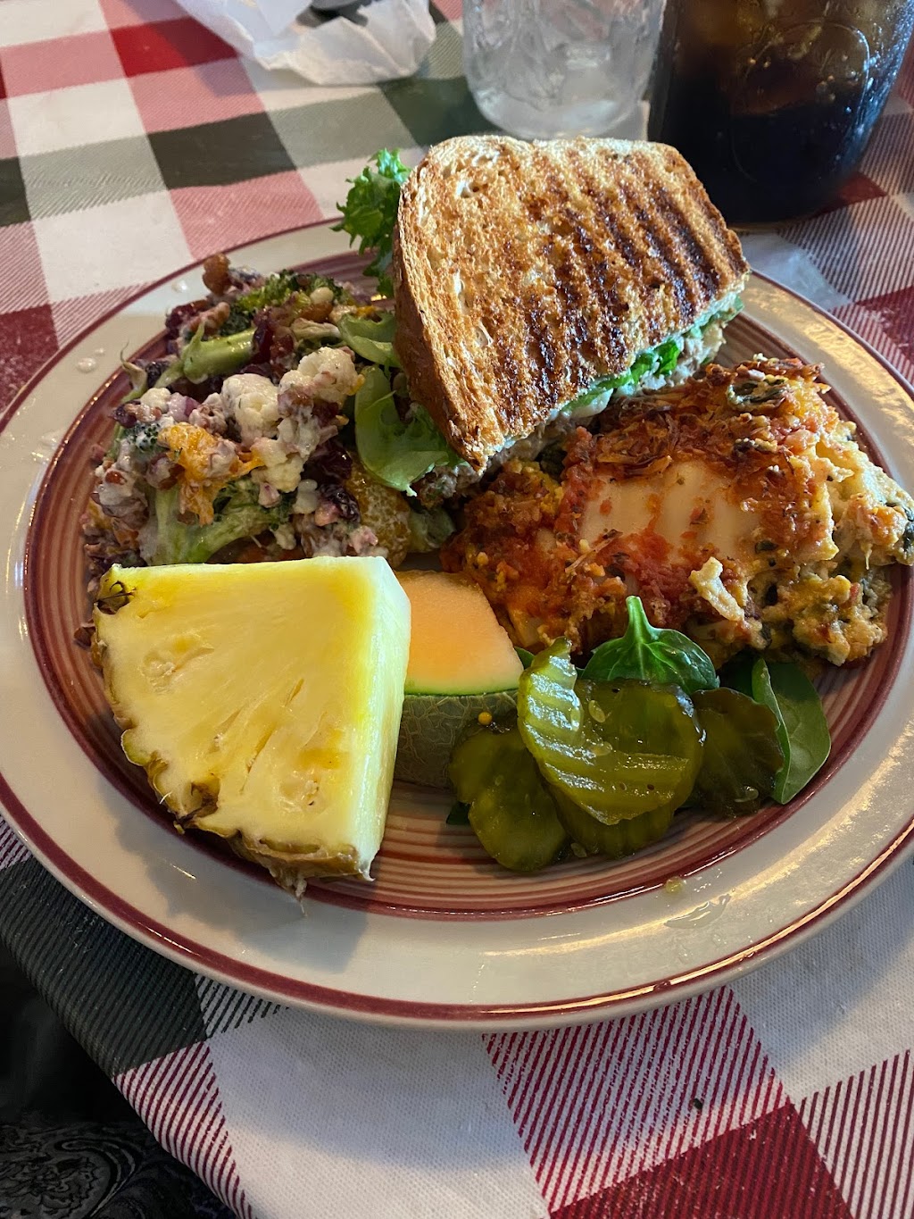 Pickles Cafe | 130 W Van Buren St, Columbia City, IN 46725, USA | Phone: (260) 229-9979