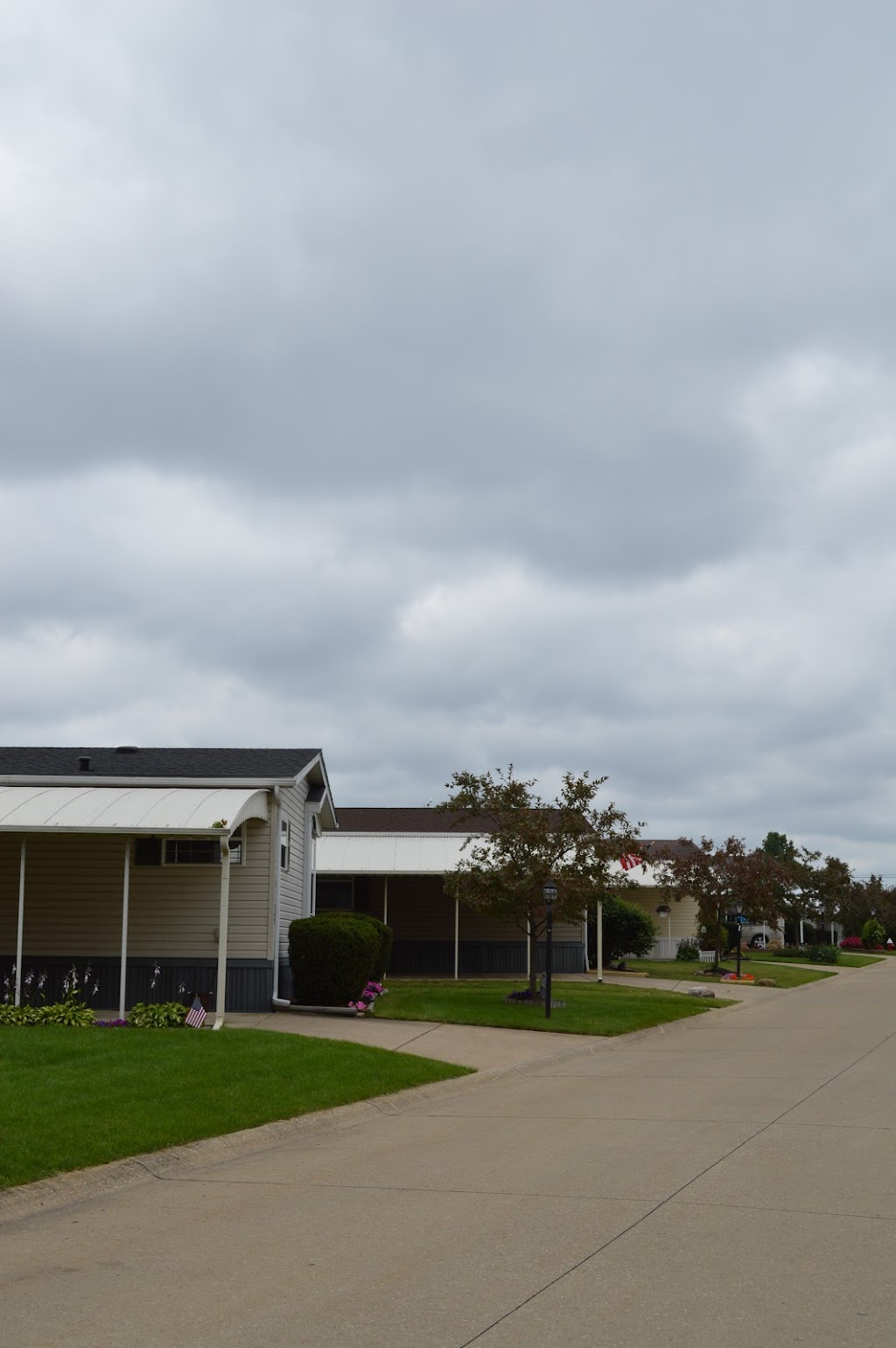 Twin Oaks Manufactured Home | 27216 Cook Rd, Olmsted Township, OH 44138, USA | Phone: (440) 235-3424