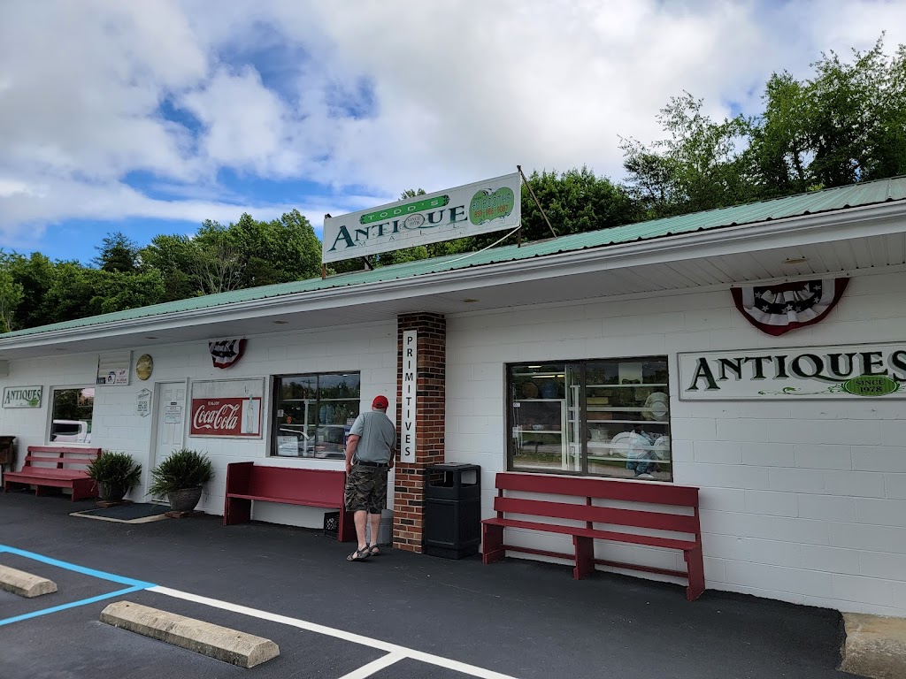 Todds Antique Mall | 1305 Paint Lick Rd, Paint Lick, KY 40461, USA | Phone: (859) 986-9087