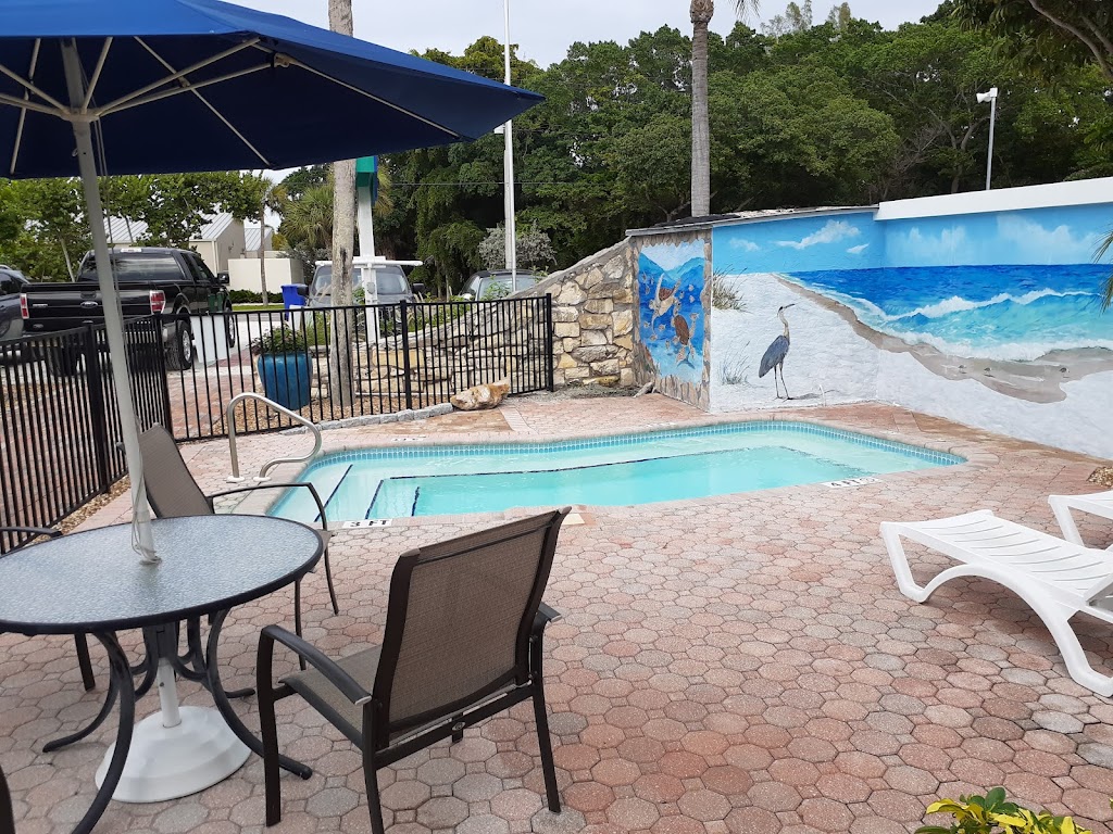 Sandpiper Inn | 5451 Gulf of Mexico Dr, Longboat Key, FL 34228, USA | Phone: (941) 383-2552