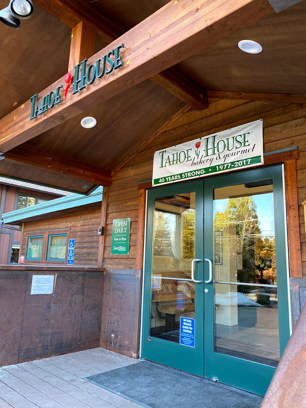 Tahoe House Bakery & Gourmet | 625 W Lake Blvd, Tahoe City, CA 96145, USA | Phone: (530) 583-1377