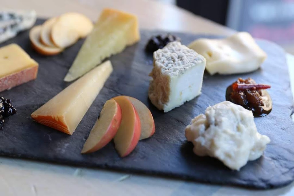 Murrays Cheese Bar | 28-30 Jackson Ave, Queens, NY 11101, USA | Phone: (347) 990-2130