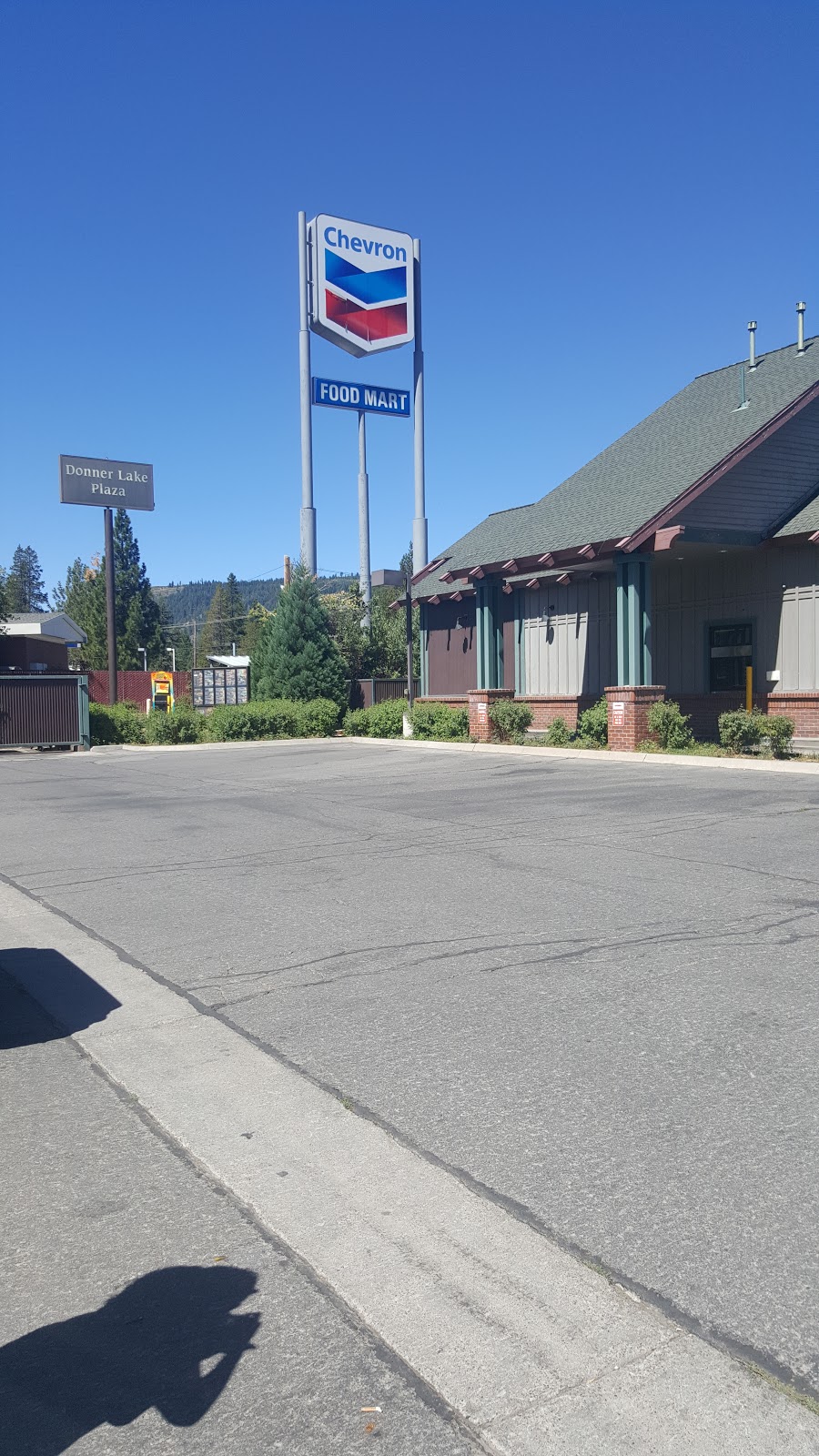 Donner Gate Chevron Food Mart | 12353 Deerfield Dr, Truckee, CA 96161, USA | Phone: (916) 488-3666