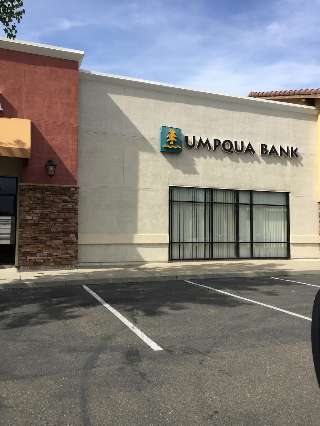 Umpqua Bank | 9610 Bruceville Rd Suite 100, Elk Grove, CA 95757, USA | Phone: (916) 714-1000