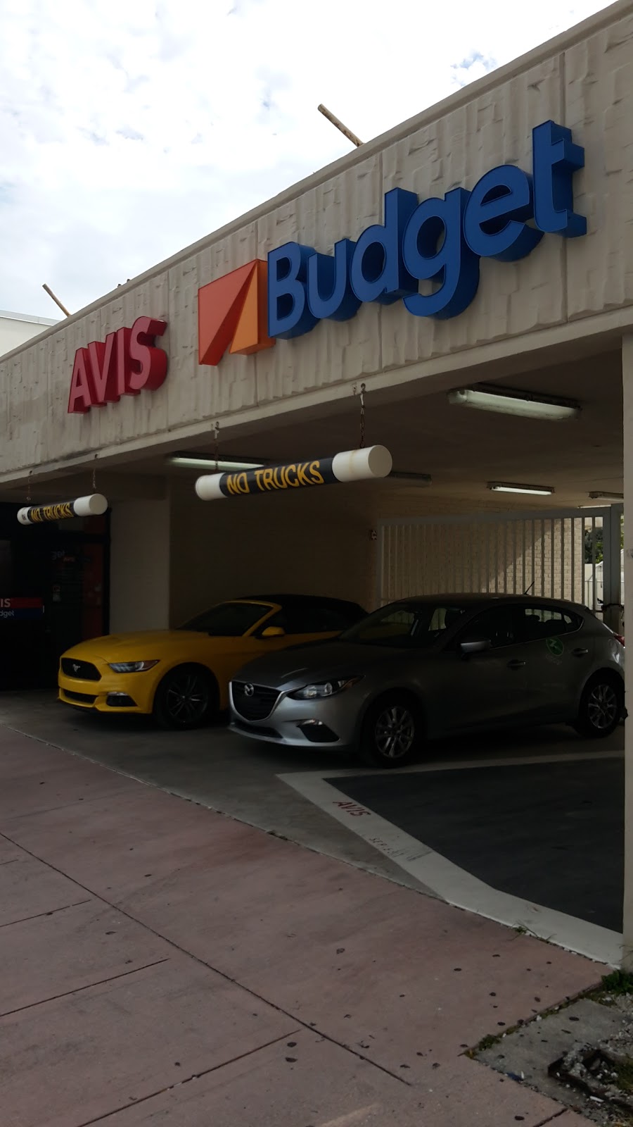 Avis Car Rental | 6742 Collins Ave, Miami Beach, FL 33141, USA | Phone: (305) 865-0562