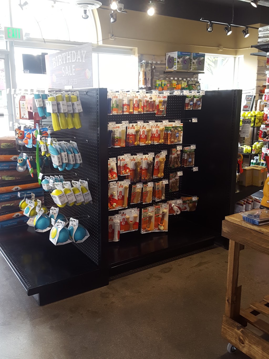 Chuck & Dons Pet Food & Supplies | 7818 Market Blvd Unit 26, Chanhassen, MN 55317, USA | Phone: (952) 283-3503