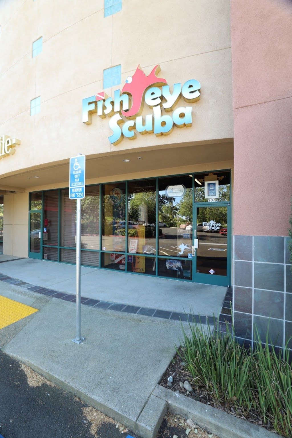 FishEye Scuba | 307 Iron Point Rd, Folsom, CA 95630, USA | Phone: (916) 850-1145