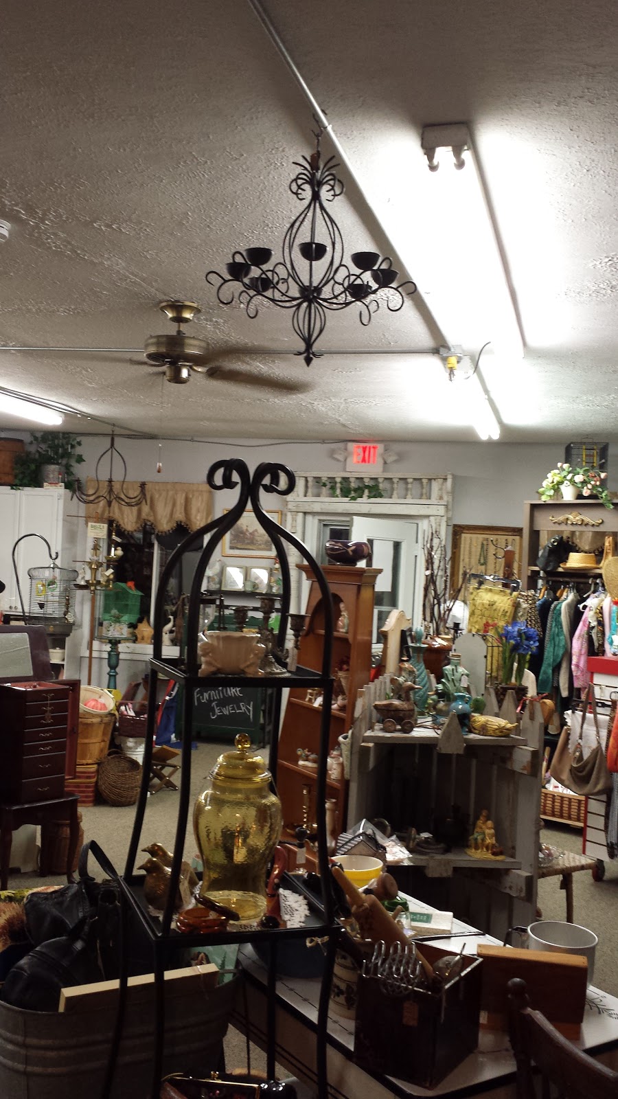 A Niche In Time | 114 E Maple St, Hartville, OH 44632, USA | Phone: (330) 877-2567