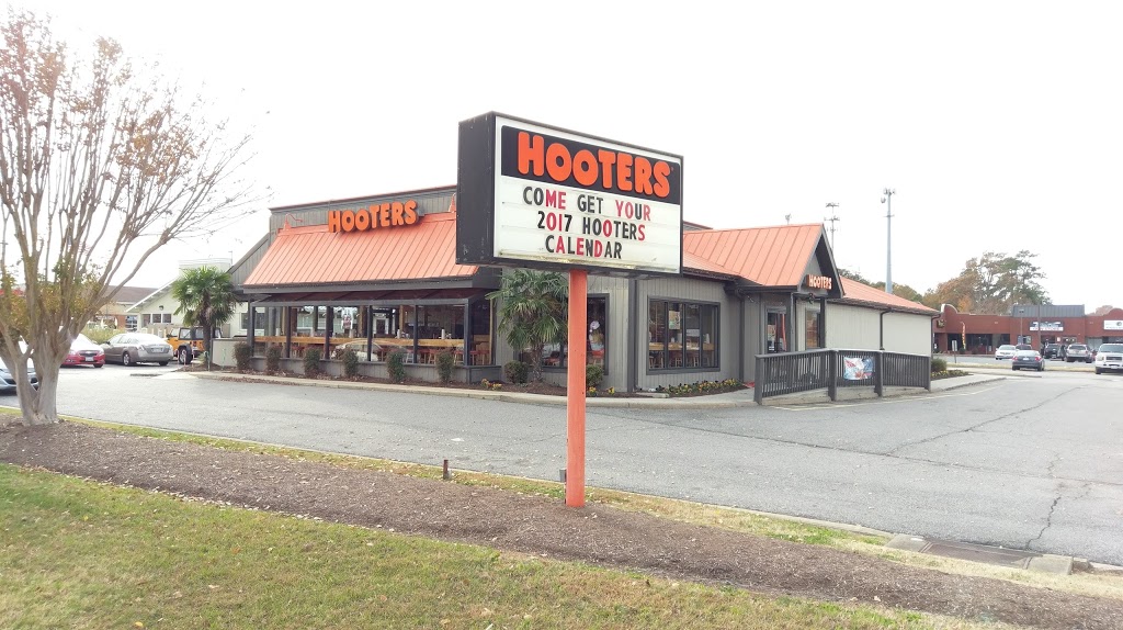 Hooters | 1495 General Booth Blvd, Virginia Beach, VA 23456, USA | Phone: (757) 428-5400