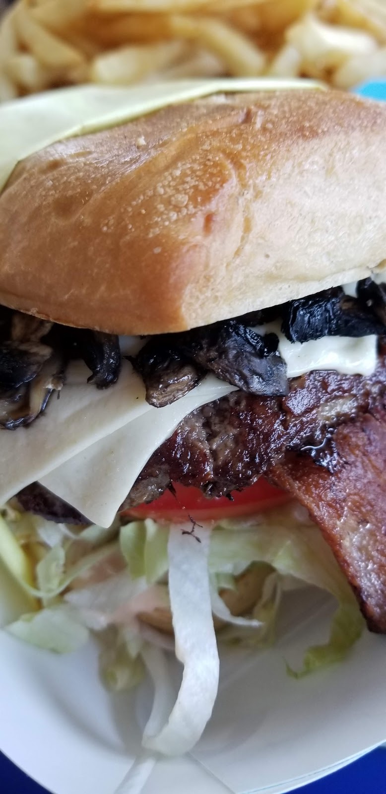 Bobs Giant Burgers | 4223 First St, Pleasanton, CA 94566, USA | Phone: (925) 846-4657