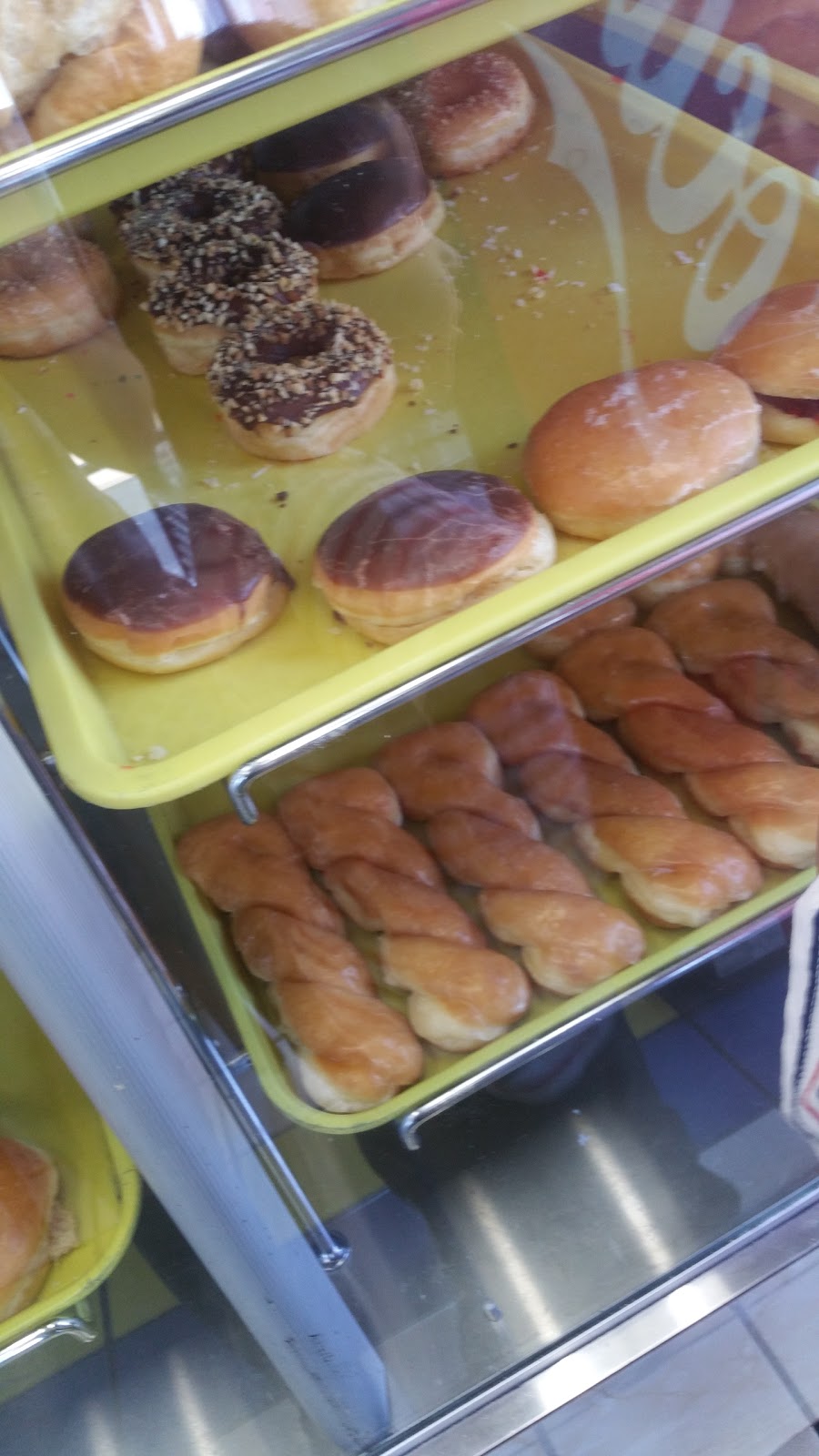 New Donut | 1500 E Vernon Ave, Los Angeles, CA 90011, USA | Phone: (323) 846-6666