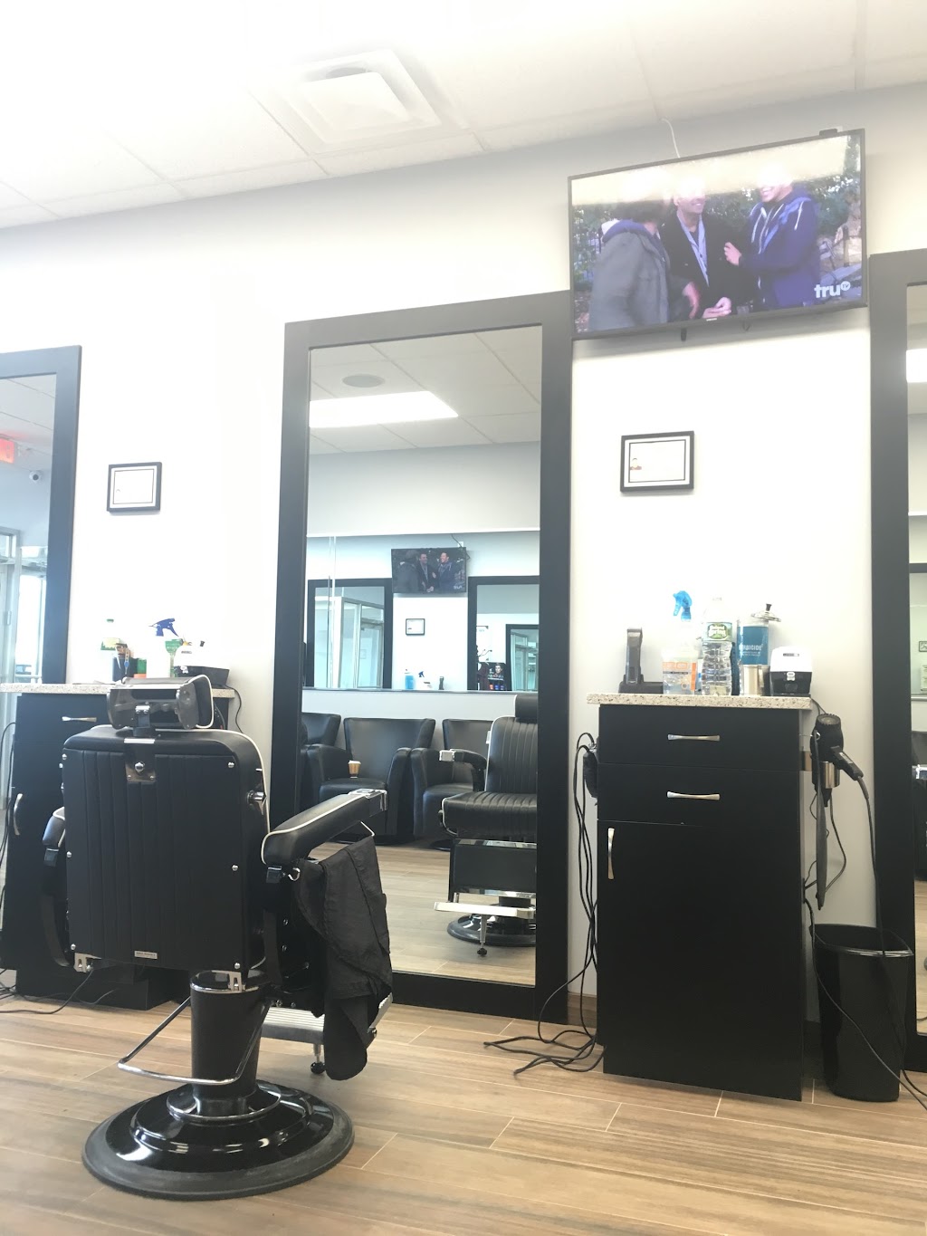 Westbury Finest Barber Shop | 592 Old Country Rd, Westbury, NY 11590, USA | Phone: (516) 344-5049