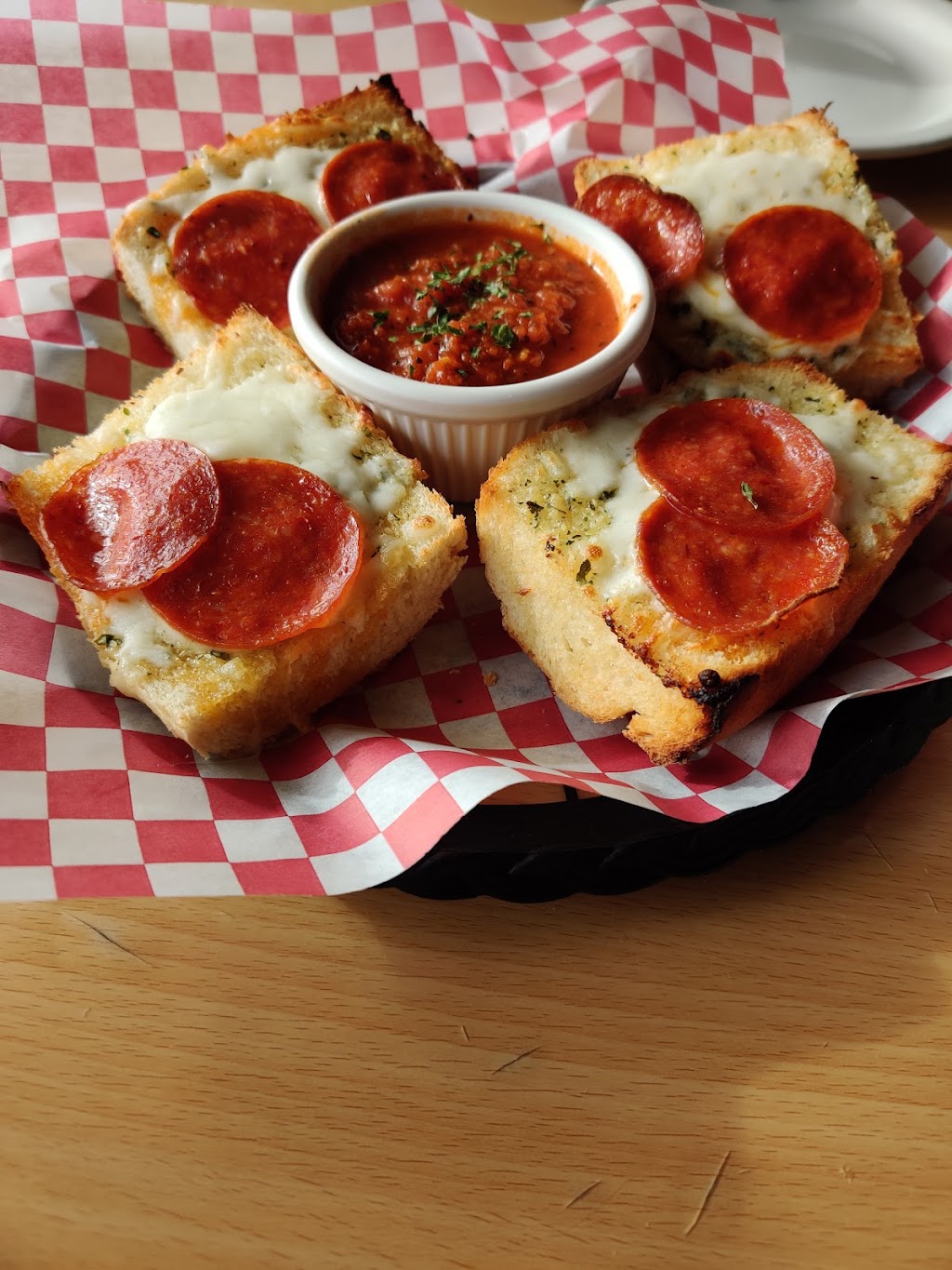 The Bronx Bar | 23705 NE Sandy Blvd, Troutdale, OR 97060, USA | Phone: (503) 489-6555