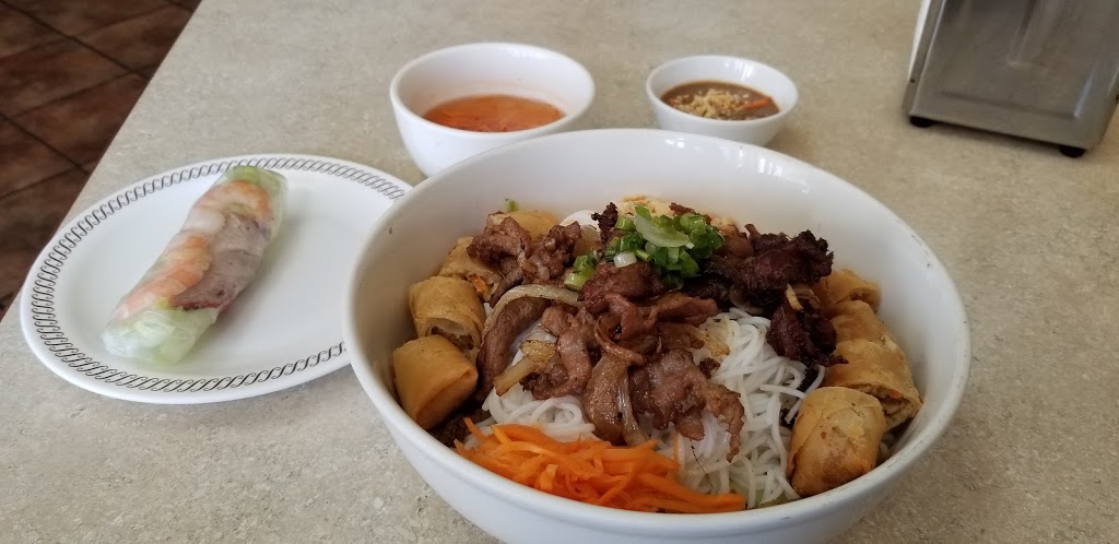 Gia Phú Vietnamese Restaurant | 913 E Berry St, Fort Worth, TX 76110, USA | Phone: (817) 923-9898