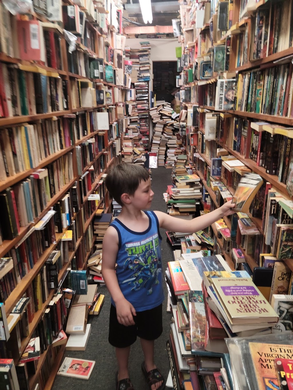 Booklovers Paradise | 2972 A, 2972 Merrick Rd, Bellmore, NY 11710, USA | Phone: (516) 221-0994