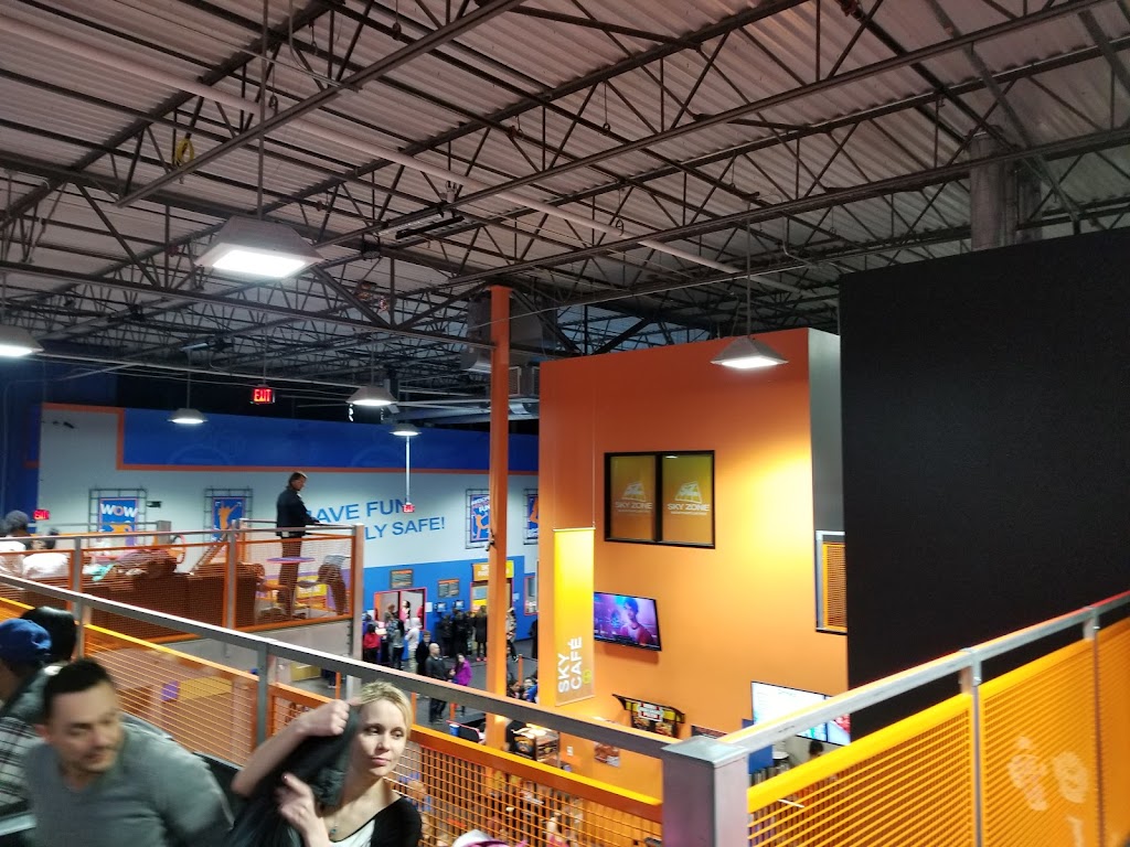 Sky Zone Trampoline Park | 325 W Lake St Ste A, Elmhurst, IL 60126, USA | Phone: (630) 478-8339