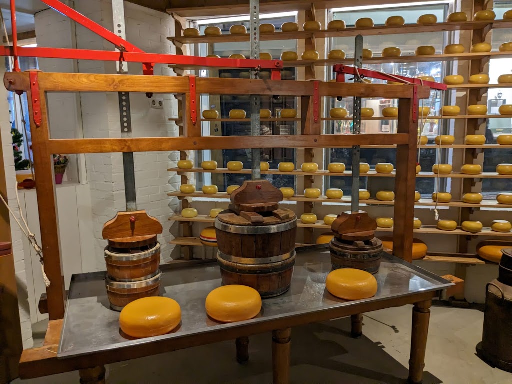 ‪Henri Willig Cheese Farm Store | Haringpakkerssteeg 18, 1012 LR Amsterdam, Netherlands | Phone: 020 624 1006