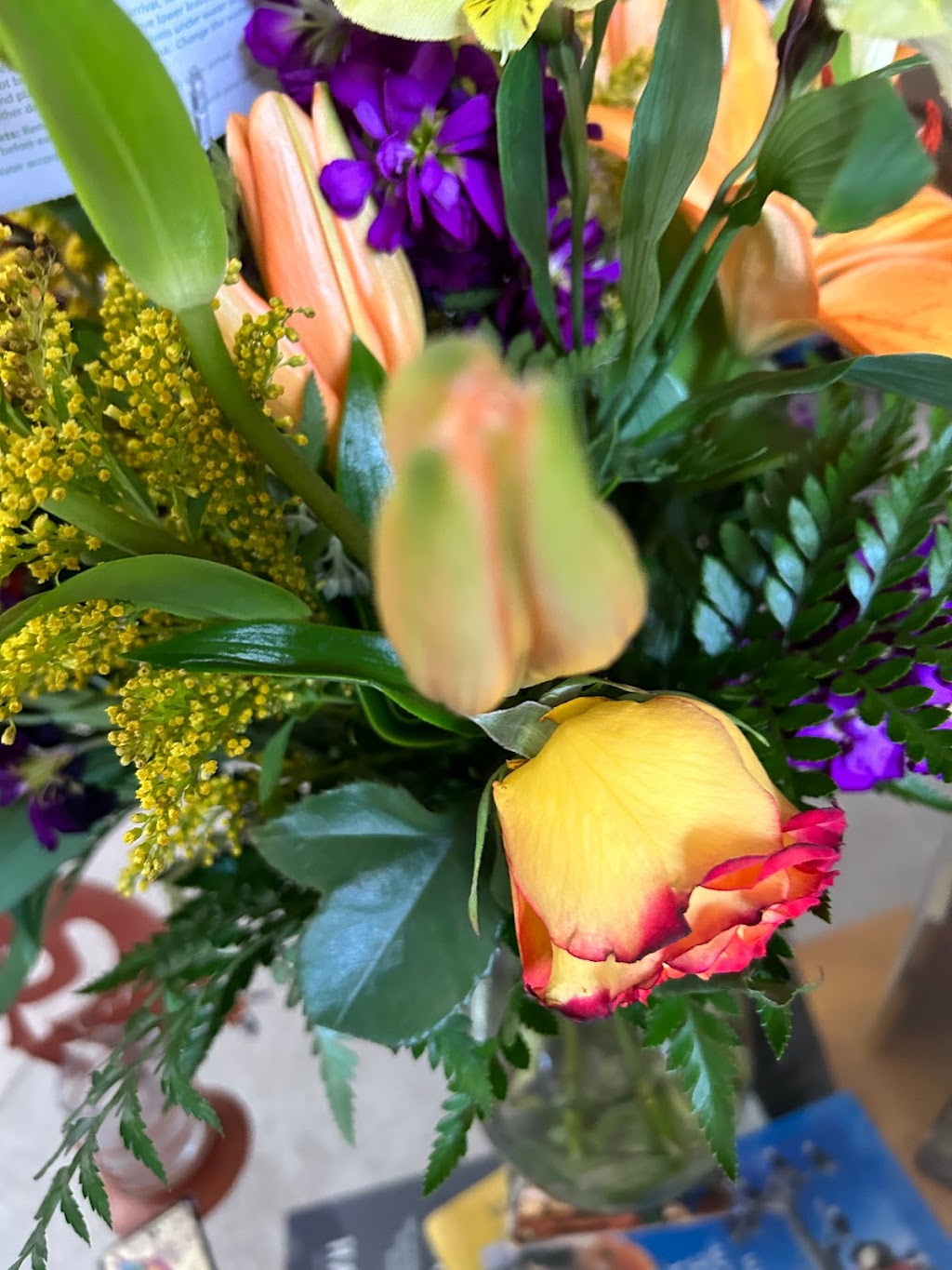 Arizona Flowers With Love | 16747 W Tether Trail, Surprise, AZ 85387, USA | Phone: (480) 436-9567