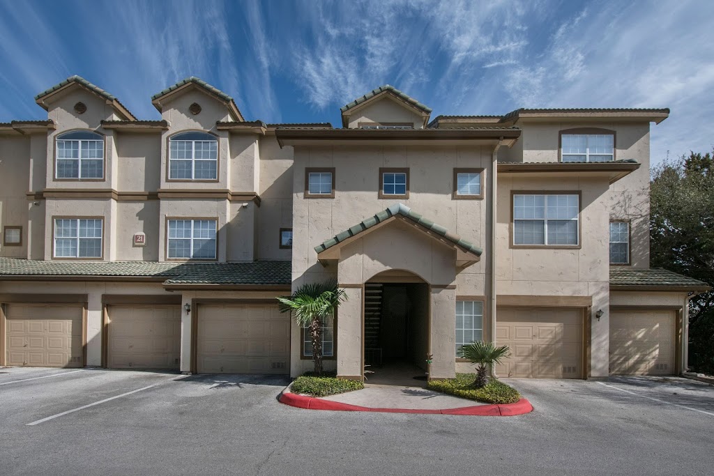 Vineyard Springs Apartments | 18200 Blanco Springs, San Antonio, TX 78258 | Phone: (210) 526-3959