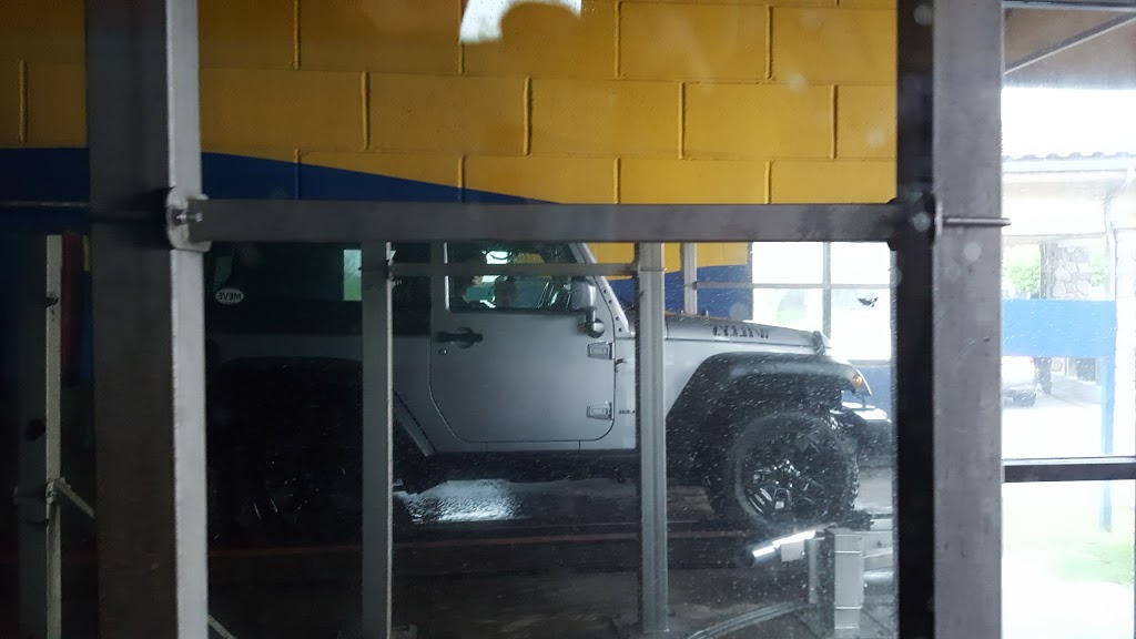 Blue Valley Express Wash | 7140 W 121st St, Overland Park, KS 66213 | Phone: (913) 663-9977