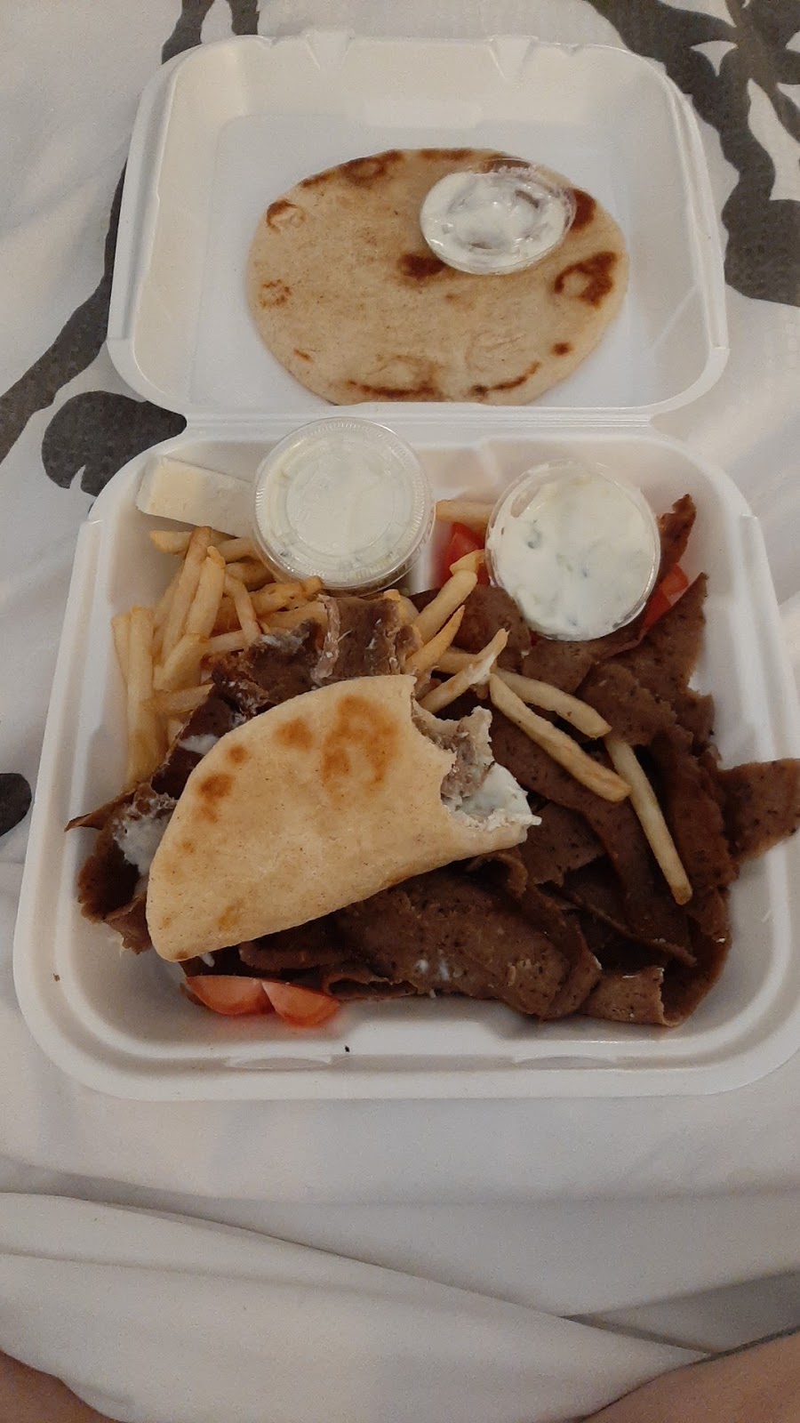 River Oaks Gyros | 293 River Oaks Dr # 1, Calumet City, IL 60409, USA | Phone: (708) 891-1113