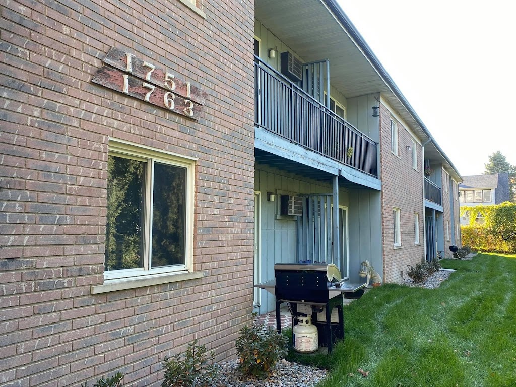 Cass Lake Front Apartments | 1751 Cass Lake Front Rd, Keego Harbor, MI 48320, USA | Phone: (248) 912-6454