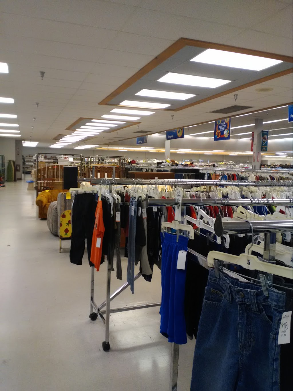 Fairfield Crossings Goodwill Store | 4605 Dixie Hwy, Fairfield, OH 45014, USA | Phone: (513) 939-0020