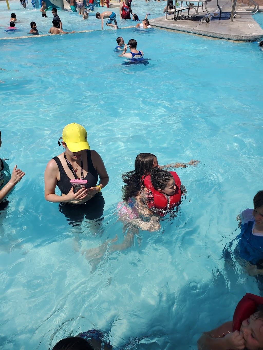 Mesquite Groves Aquatic Center | 5901 S Hillcrest Dr, Chandler, AZ 85249, USA | Phone: (480) 782-2635