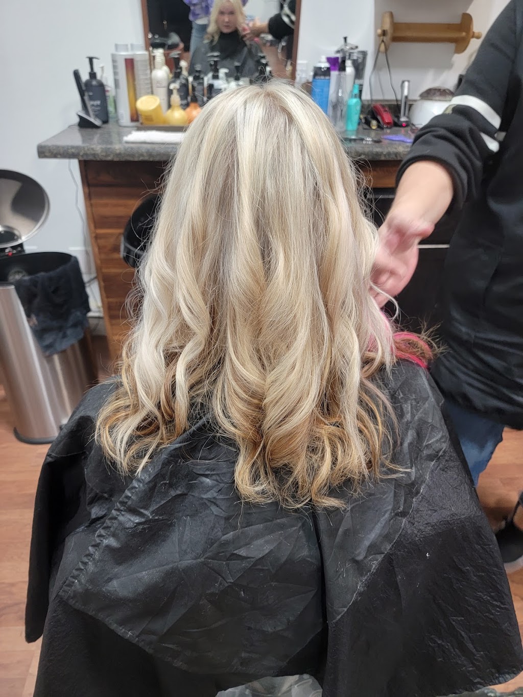 Yer Hair Yer Way | S4066 County Hwy BD, Baraboo, WI 53913, USA | Phone: (608) 355-9979