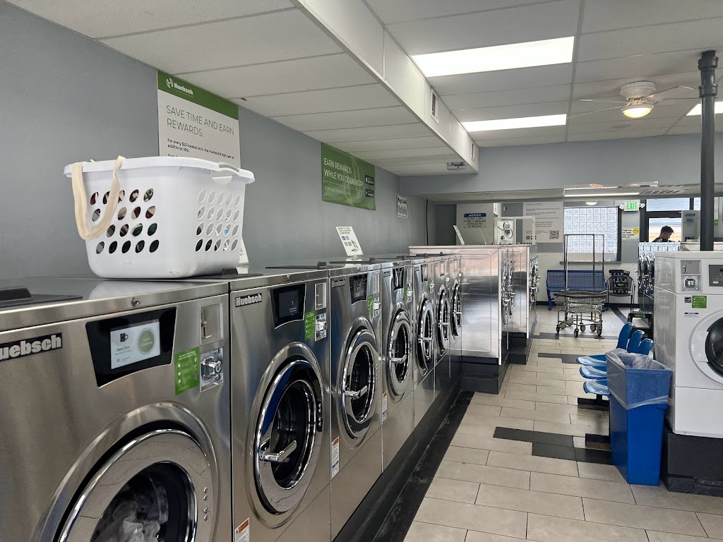 Bluemound Laundry | 6110 W Bluemound Rd, Wauwatosa, WI 53213, USA | Phone: (414) 485-5294