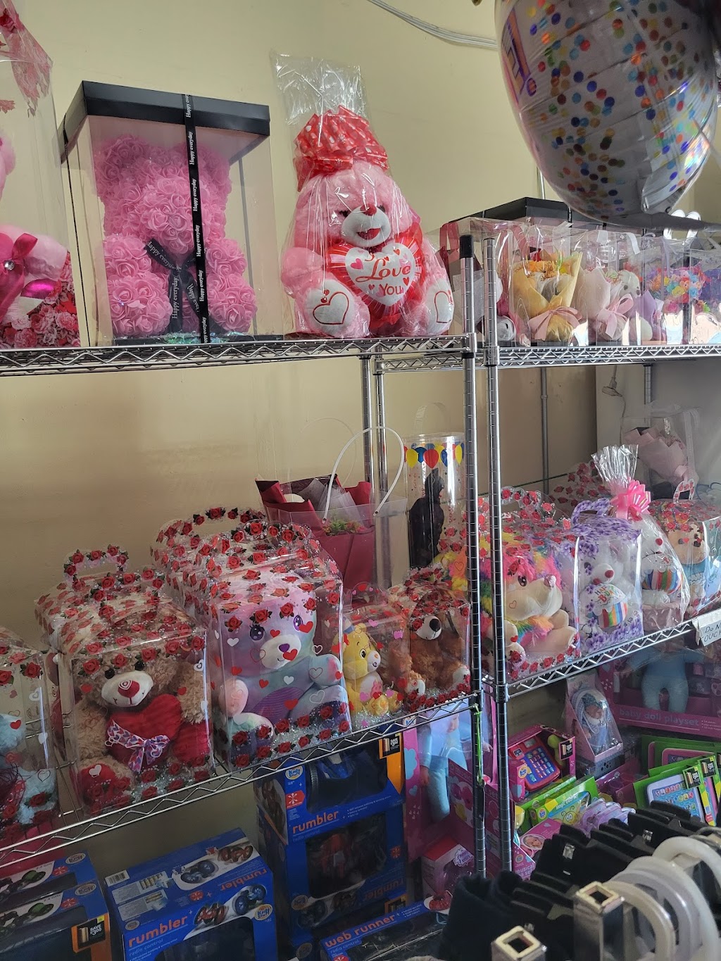 Lupitas Gift And Party Supplies | 4126 S Hoover St, Los Angeles, CA 90037, USA | Phone: (323) 861-0223
