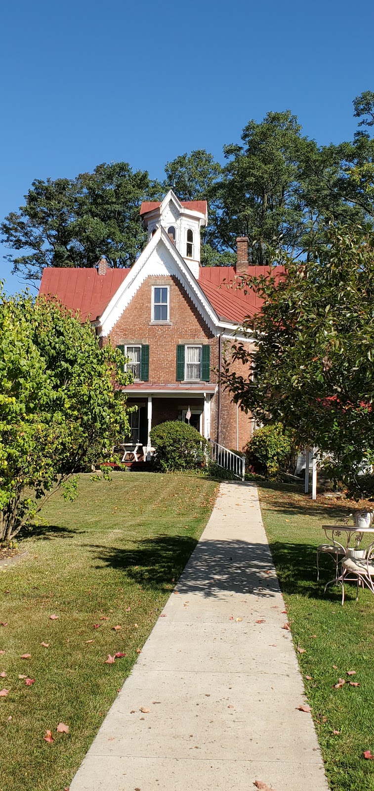 Zimmerman Bury Octagon House | 10095 Wadsworth Rd, Marshallville, OH 44645, USA | Phone: (330) 855-4251