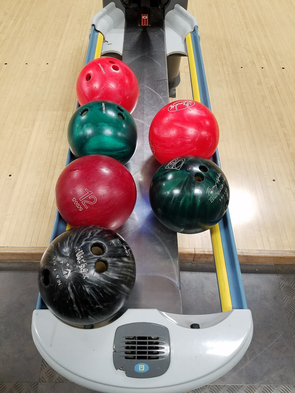 Suburbanite Bowl | 201 W Ogden Ave, Westmont, IL 60559, USA | Phone: (630) 968-2200