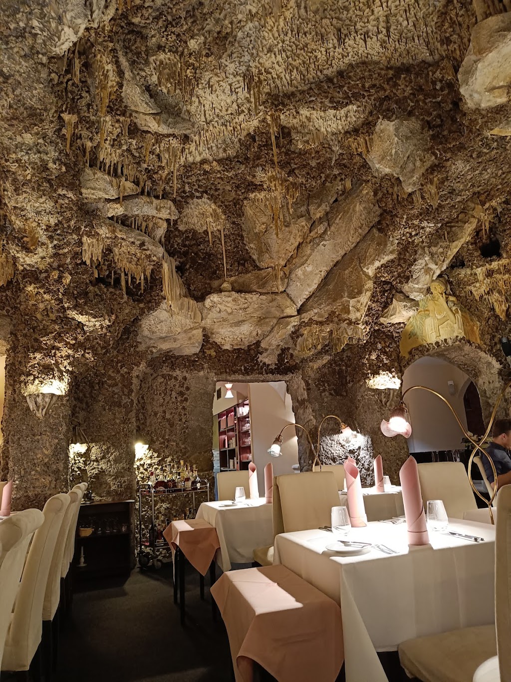 TRITON Restaurant | Václavské nám. 784/26, 110 00 Praha 1-Nové Město, Czechia | Phone: 221 081 218
