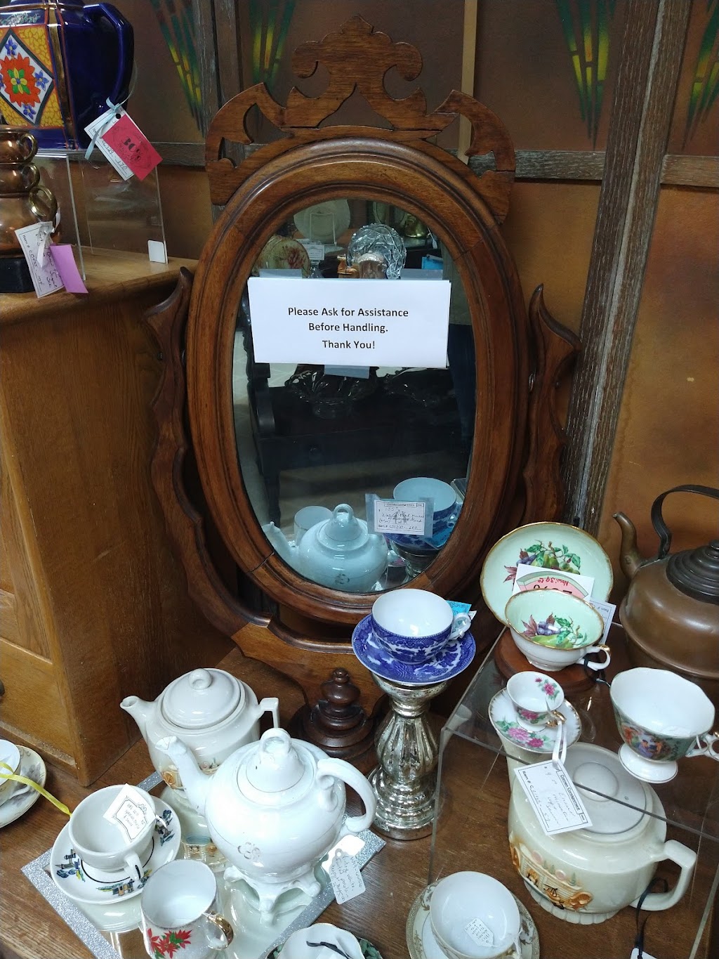 Cameo Antique Mall | 827 Water St, Sauk City, WI 53583, USA | Phone: (608) 643-8000