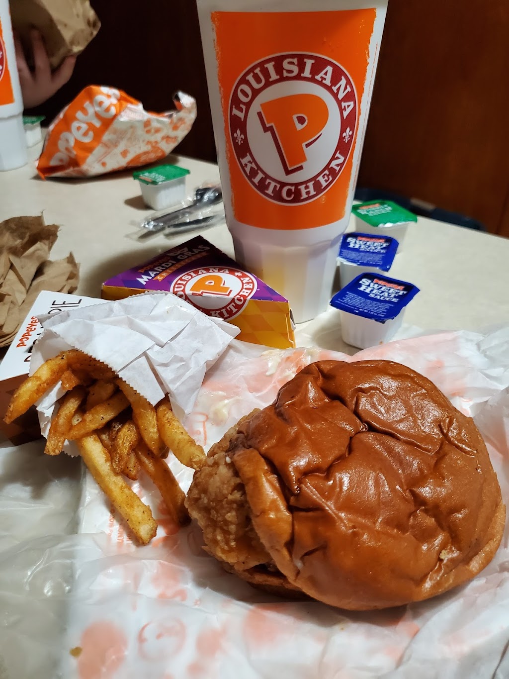 Popeyes Louisiana Kitchen | 8537 South Fwy, Fort Worth, TX 76134, USA | Phone: (682) 990-4210