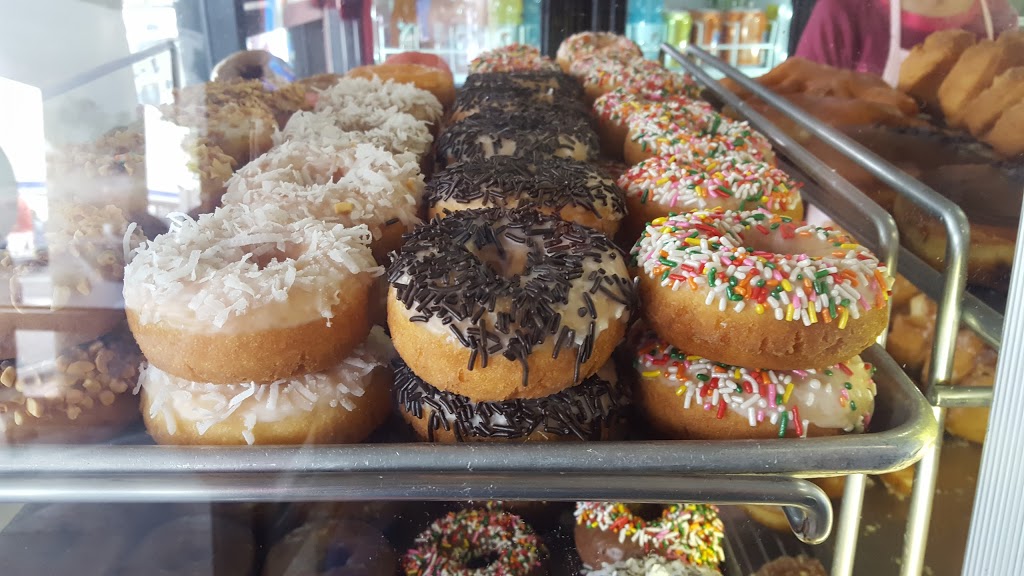 Randy Donuts | 10989 Rosecrans Ave, Norwalk, CA 90650, USA | Phone: (562) 868-9965