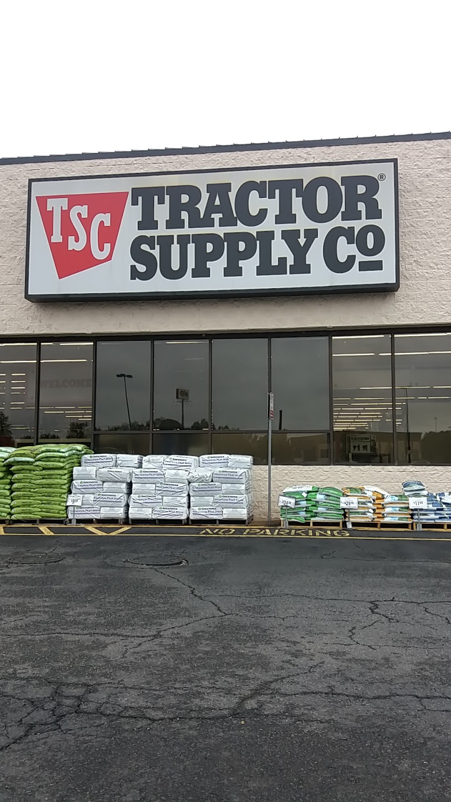 Tractor Supply Co. | 15 Plaza Pkwy, Lexington, NC 27292, USA | Phone: (336) 243-5980